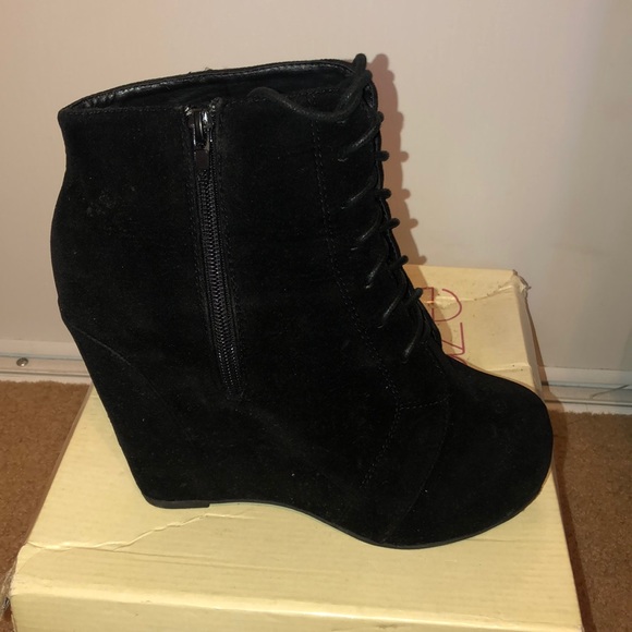 Slightly used platform booties - Picture 4 of 4